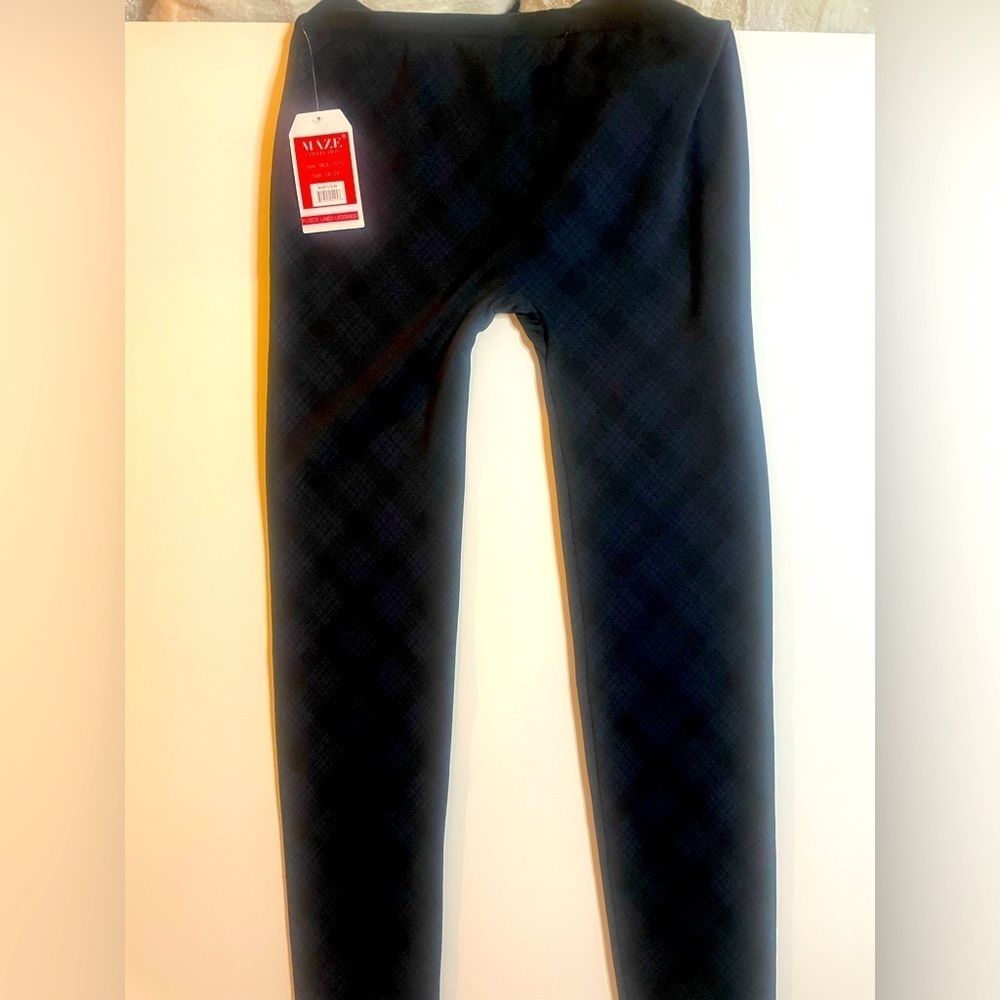 Maze Collection Plus-size Athletic-wear fleece lined patterned leggings NWT
